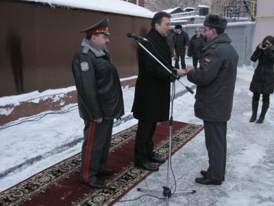 Рязанские полицейские получили ключи от новых служебных машин и квартир из рук Сергея Герасимова